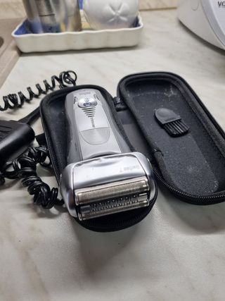 Rasoio Braun serie 7 con accessori