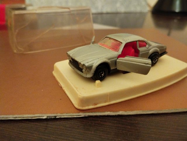 Guisval Jaguar XJ 12 asiento rojo caja