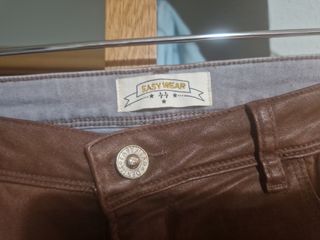 Pantalon efecto piel marrón 44