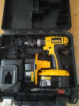 Maquina DeWalt taladro percutor