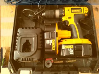 Maquina DeWalt taladro percutor