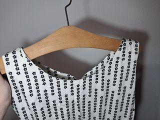 Vestido sin mangas blanco y negro