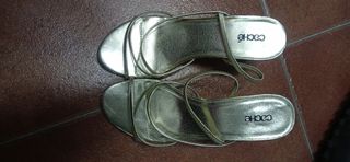 Sandalias doradas 