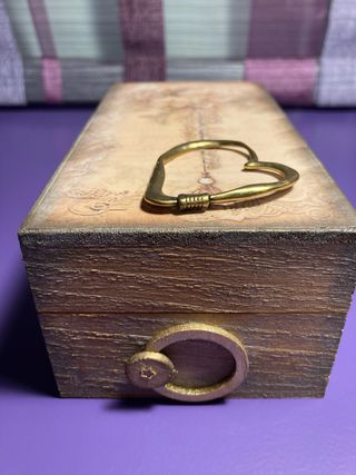 CAJA DE MADERA DECORADA A MANO