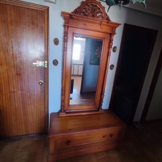 Mueble con espejo