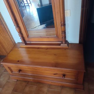 Mueble con espejo