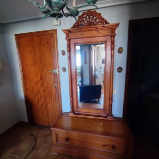 Mueble con espejo