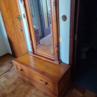 Mueble con espejo