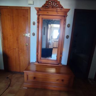 Mueble con espejo