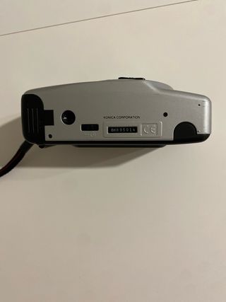 Cámara de fotos analógica Konica