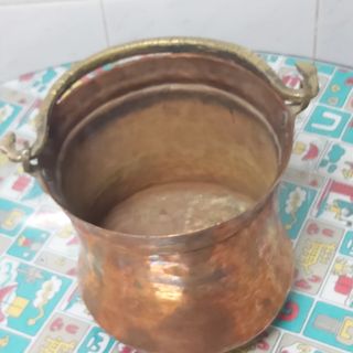 Caldero de cobre muy antiguo 