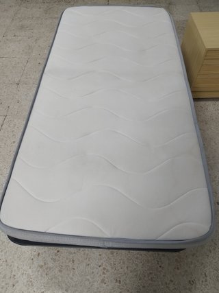 Cama de 90 completa  + mesita de noche