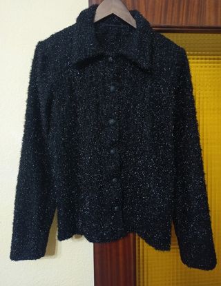 Chaqueta corta de mujer, negra con brillo plata