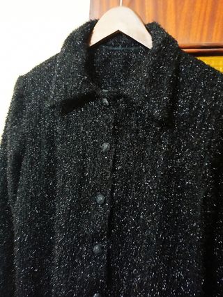 Chaqueta corta de mujer, negra con brillo plata