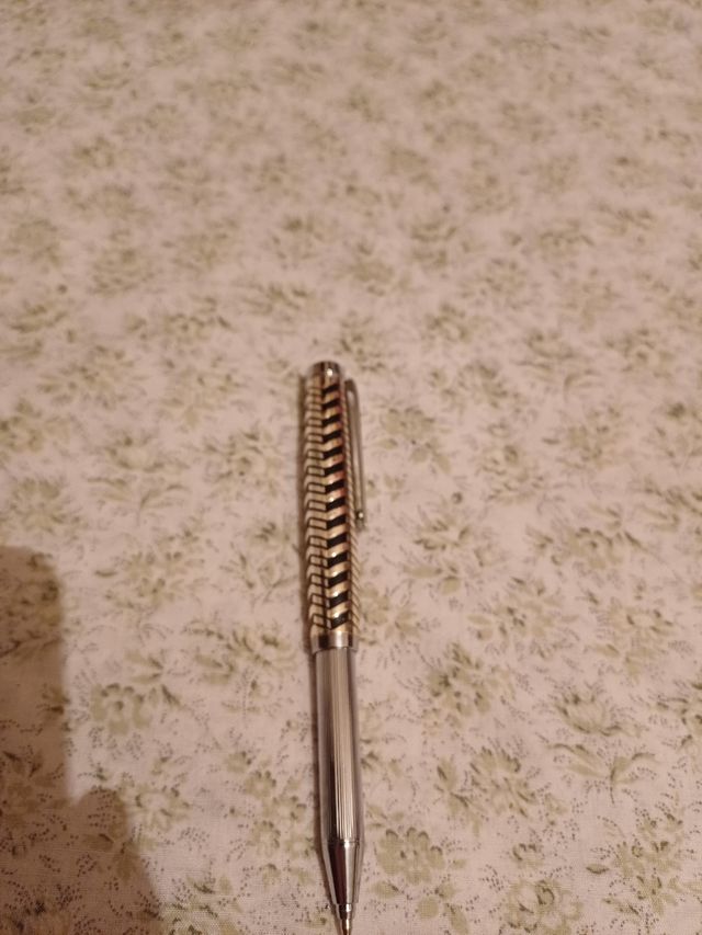 Boligrafo plateado marca dakota