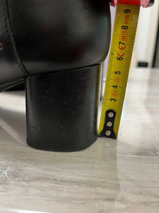Botines negros, tacon bajo, anti dolor.