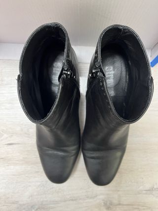 Botines negros, tacon bajo, anti dolor.