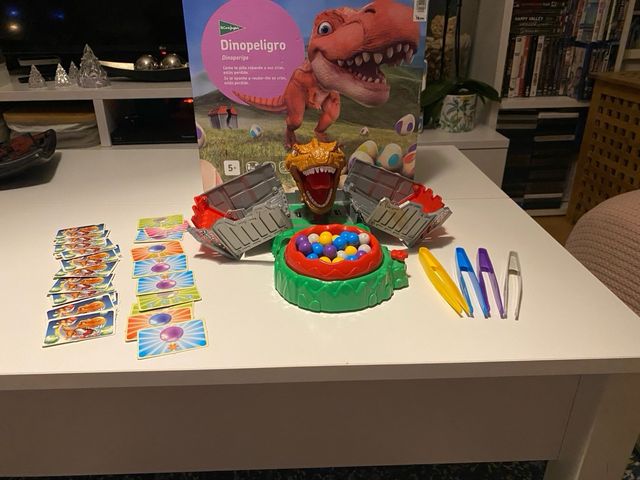 Dinopeligro juego de mesa