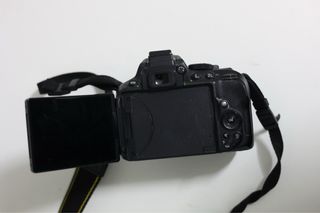 Nikon D5300 en excelente estado con accesorios