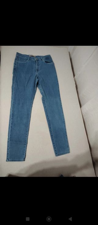 Pantalón vaquero pitillo talla XL 42