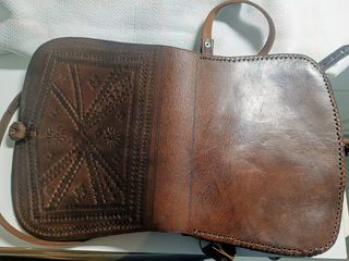 Borsa tracolla in cuoio rifinito a mano