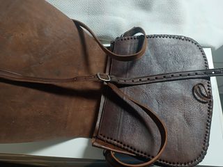 Borsa tracolla in cuoio rifinito a mano