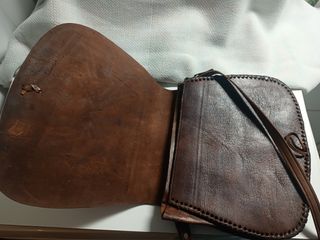 Borsa tracolla in cuoio rifinito a mano