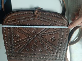 Borsa tracolla in cuoio rifinito a mano