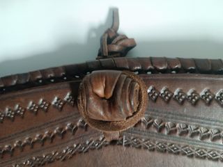 Borsa tracolla in cuoio rifinito a mano