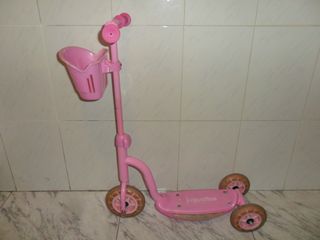 PATINETE DE TRES RUEDAS JUGUETO POR 8€