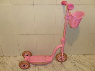 PATINETE DE TRES RUEDAS JUGUETO POR 8€