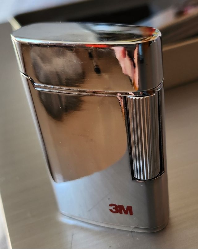 Conjunto navaja multiusos y mechero .