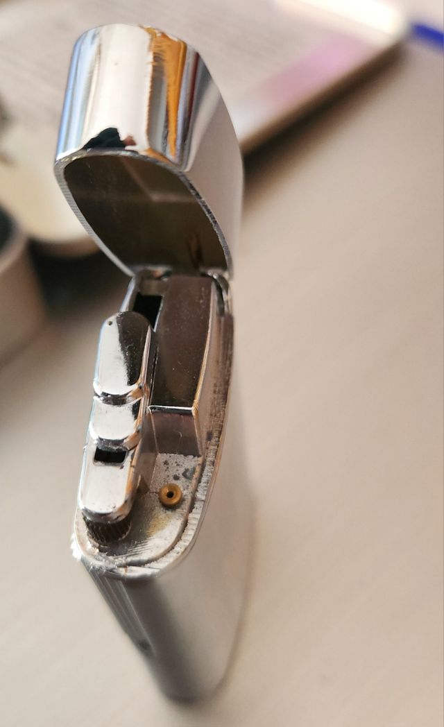 Conjunto navaja multiusos y mechero .