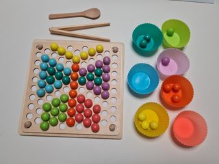 Juego Montessori: cuentas de madera