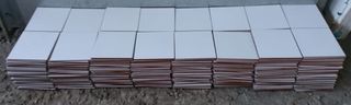 Se venden baldosines blancos hay 14 metros 