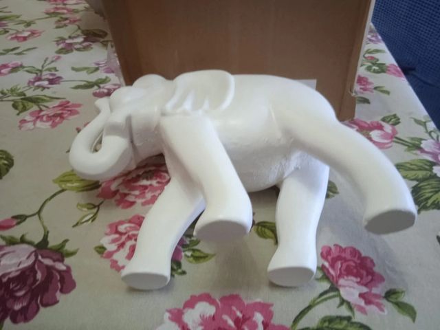 Elefante bianco in ceramica