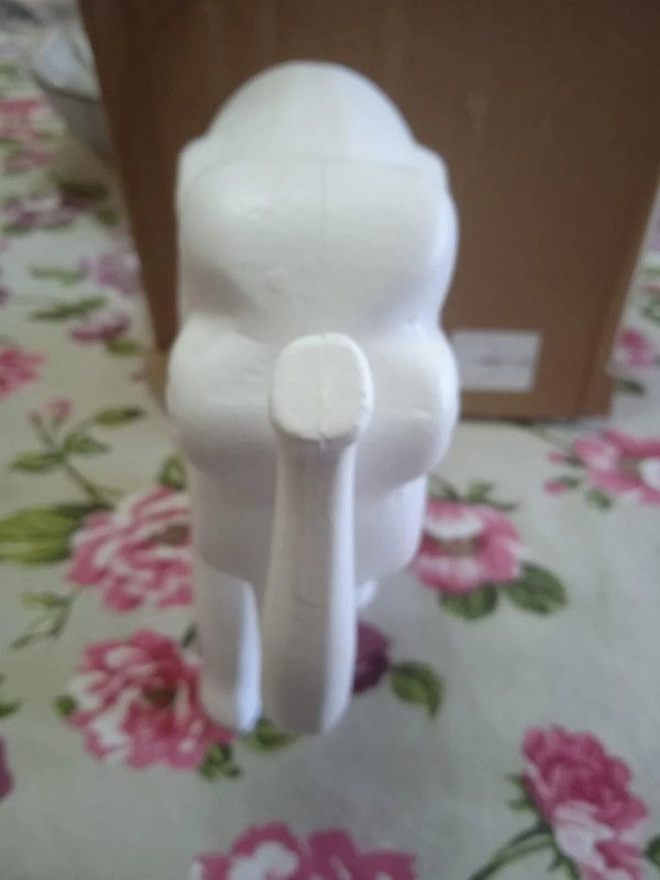 Elefante bianco in ceramica