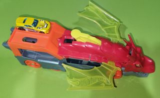 Camión Hot wheels city Dragón.
