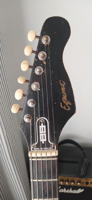 Guitarra eléctrica Egmond, Typhoon V3