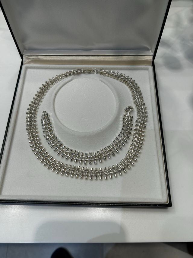 Juego de collar y pulsera