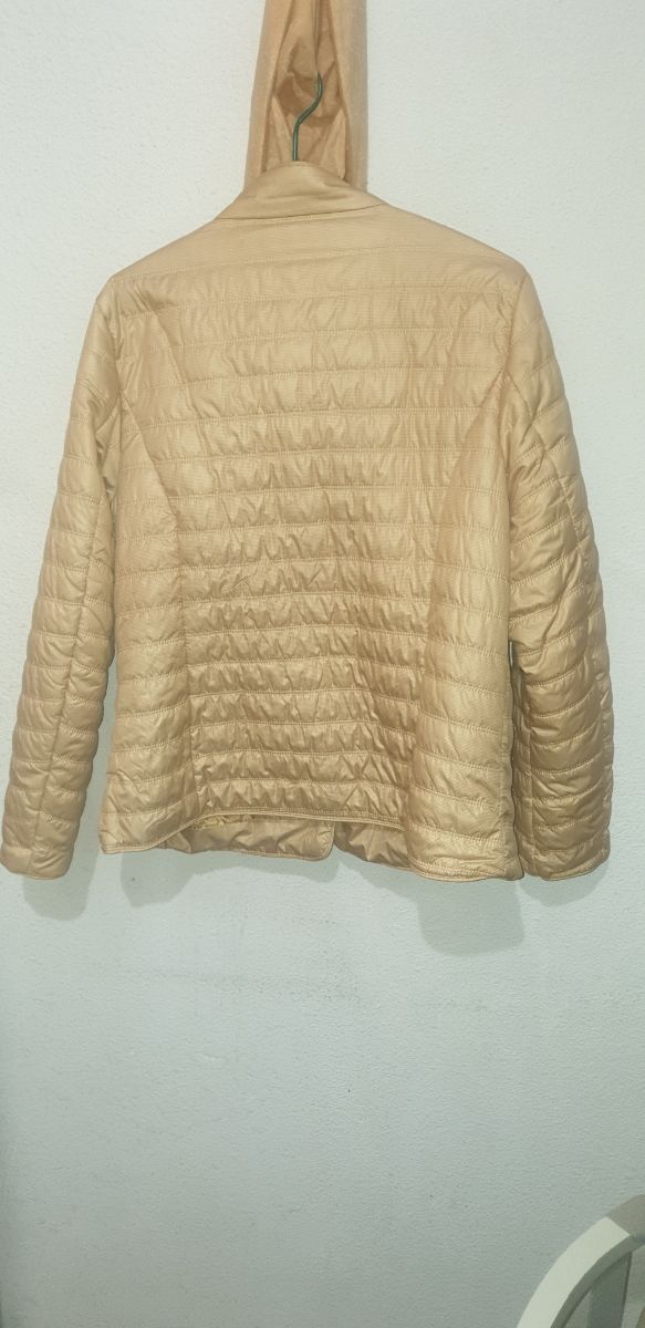 Chaqueta amarilla poco peso