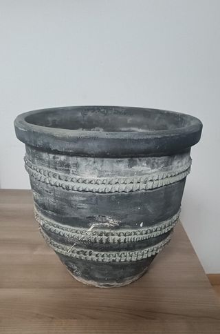 MACETA TERRACOTA NEGRA SIGLO 19