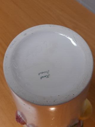 Jarro Decorativo Vintage em relevo com frutos.