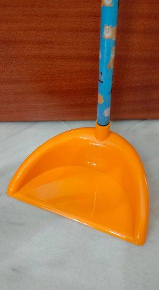 JUGUETE SET ESCOBA Y RECOGEDOR GATOS.