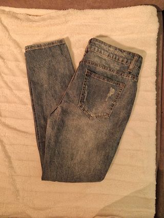 Pantalón vaquero recro rotos Talla 40