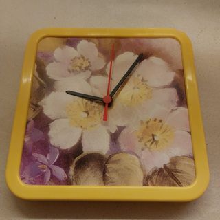 Orologio fiori sfondo giallo
