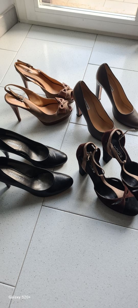 4 paia di scarpe con tacco