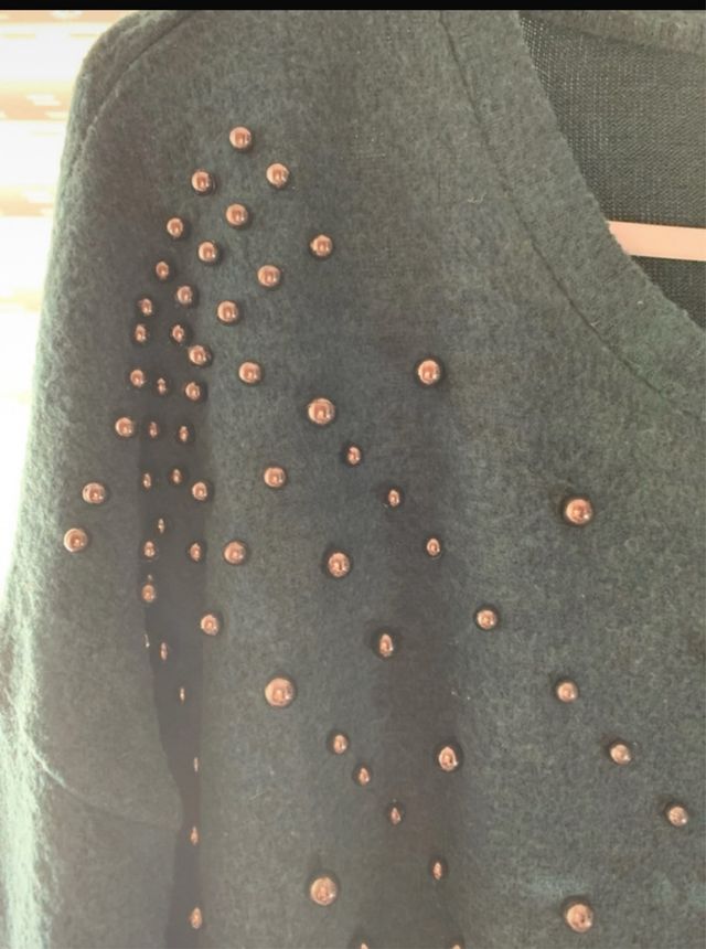 Jersey de punto verde botella.