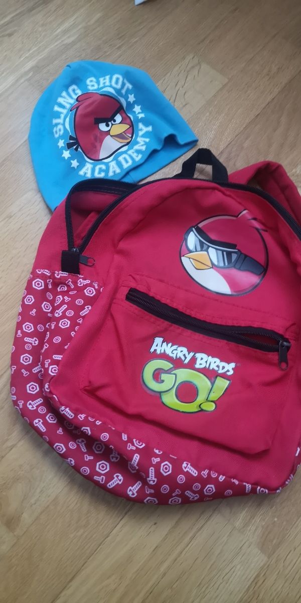 Mochila y gorro angry birds