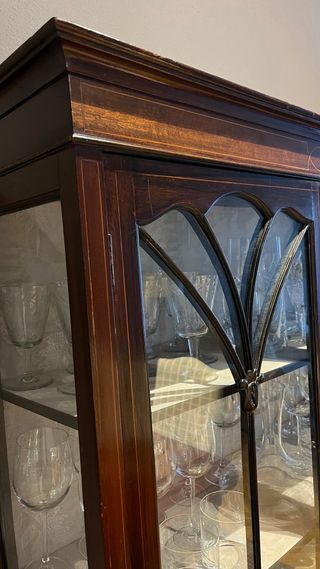 Mueble vitrina antiguo